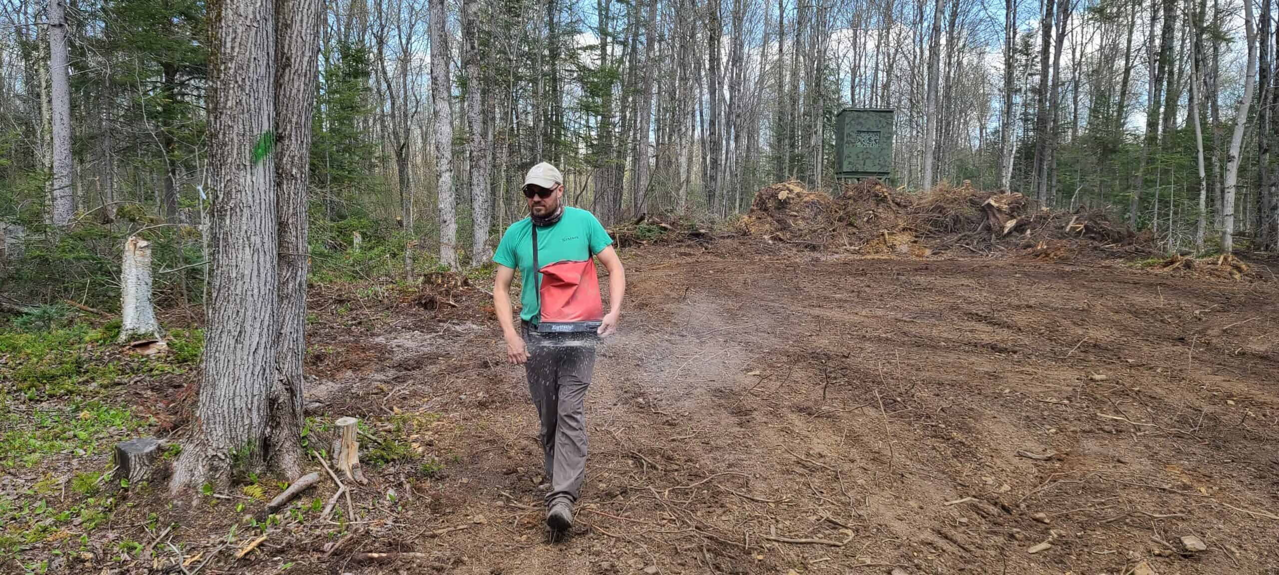 Finalement le terrain aménagé est prêt à être ensemencé de nombreuses espèces végétales bénéfiques à la faune.